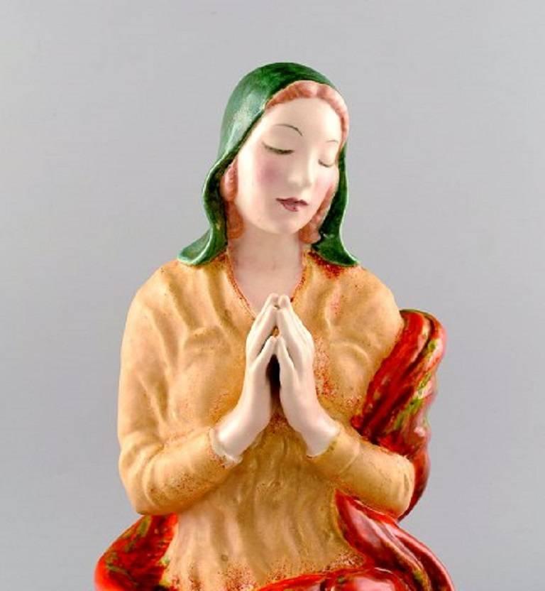 Keramos, Vienne, figurine de femme en prière en porcelaine.

Belle figurine datant des années 1940.

Mesures : 29 cm. x 17 cm.

En parfait état.

Marqué.