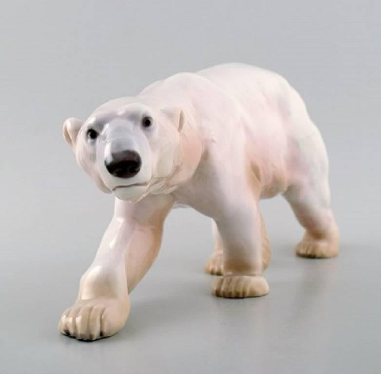 Bing & Grondahl / B & G porcelain figurine of polar bear number 1785.

Denmark, 1920s-1930s.

Measures 30 cm.

1st. factory quality.

Perfect condition.