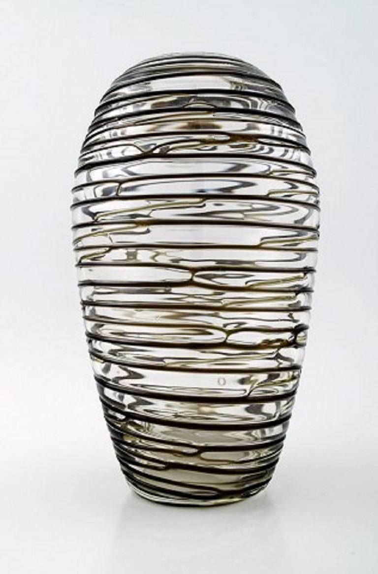 Scandinavian art glass vase, circa 1950s.

Unsigned.

Measures: 29 cm x 17 cm.

In perfect condition.