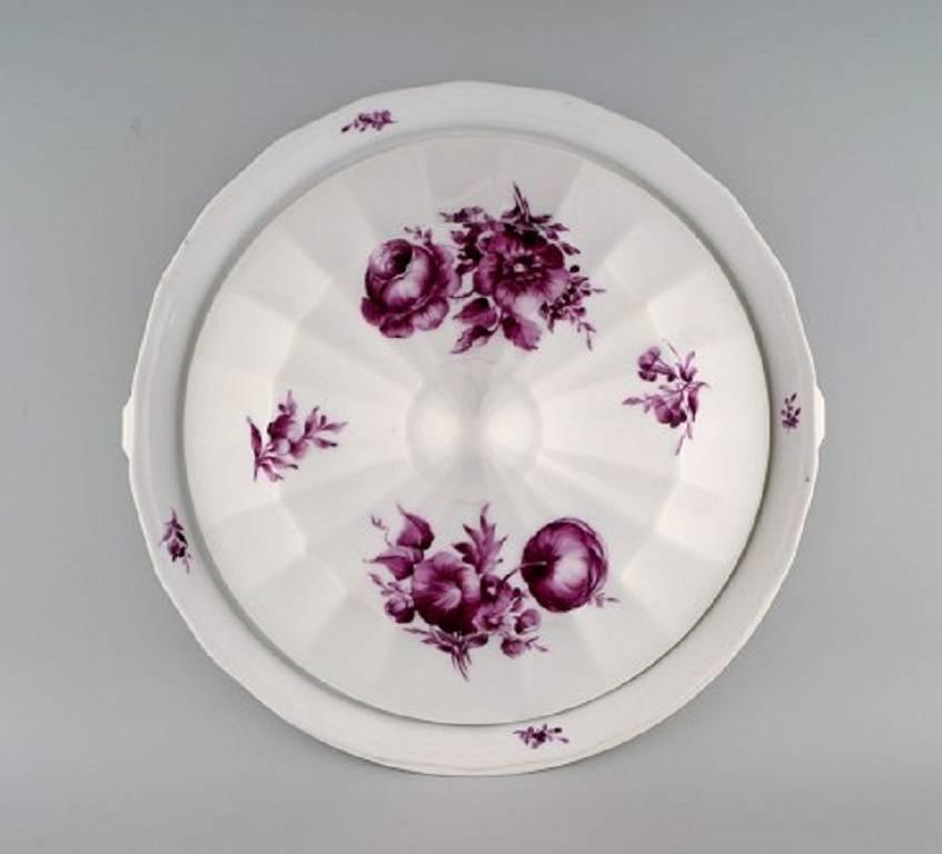 Néoclassique Grande soupe à soupe Purpur de Royal Copenhagen avec plat en vente