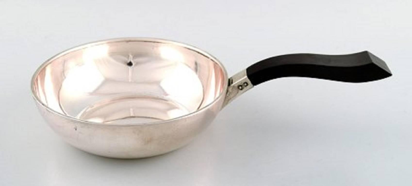 Jens Sigsgaard, silver saucepan.

Denmark 1940s.

In perfect condition.

Marked.

Measures: 21 cm.

Weight 299 g.