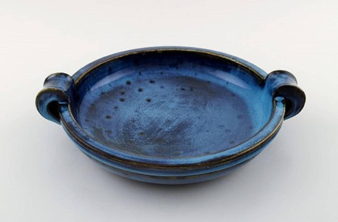 Wilhelm Kåge/Kage (1889-1960) for Gustavsberg, "Farsta".

Unique large bowl of stoneware, decorated with blue glaze.

Stamped. Gustavsberg, Studio, Farsta.

In perfect condition.

Measures 25 x 4.5 cm.