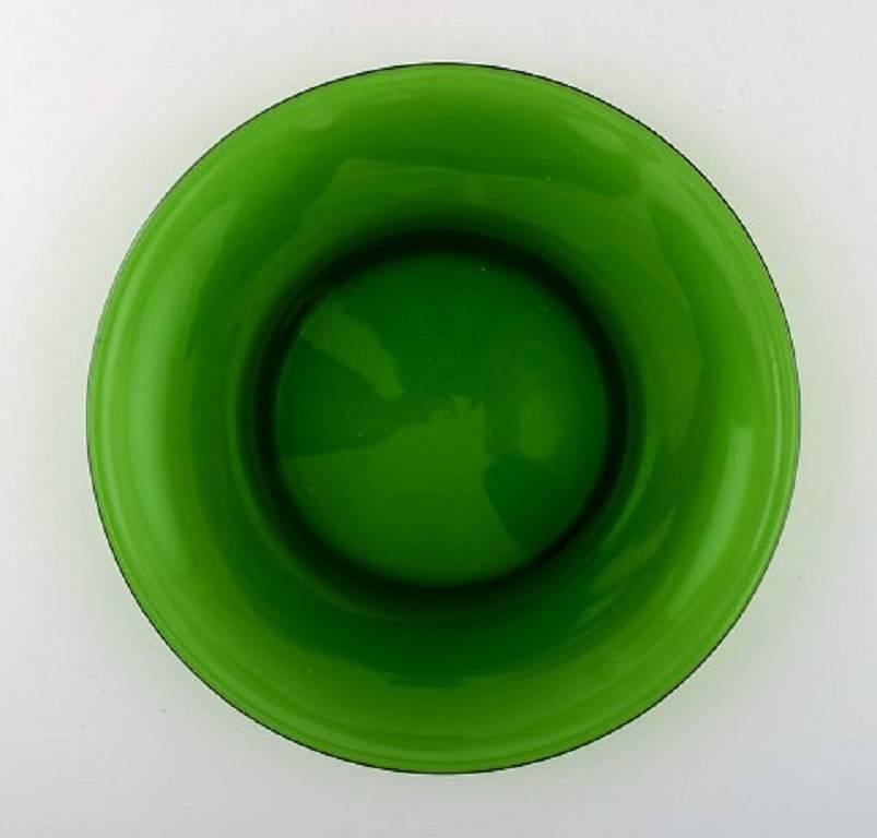 Vereco, France, 15 plates in green art glass.

Mid-Century Modern.

Measures: 22.5 cm.

Stamped.

In perfect condition.