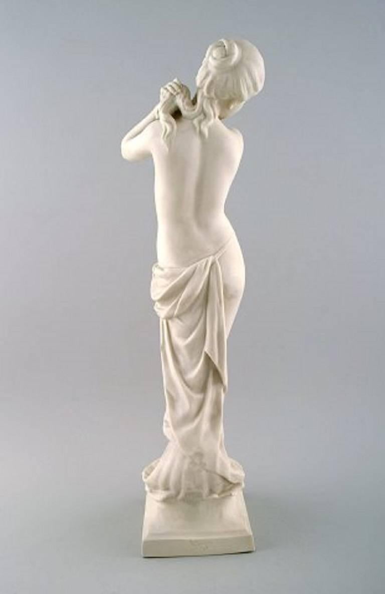 Sculpture in biscuit on socket, Gustavsberg, 1907.

Classical sculpture of half-naked woman.

Measures 46 cm.

In perfect condition.