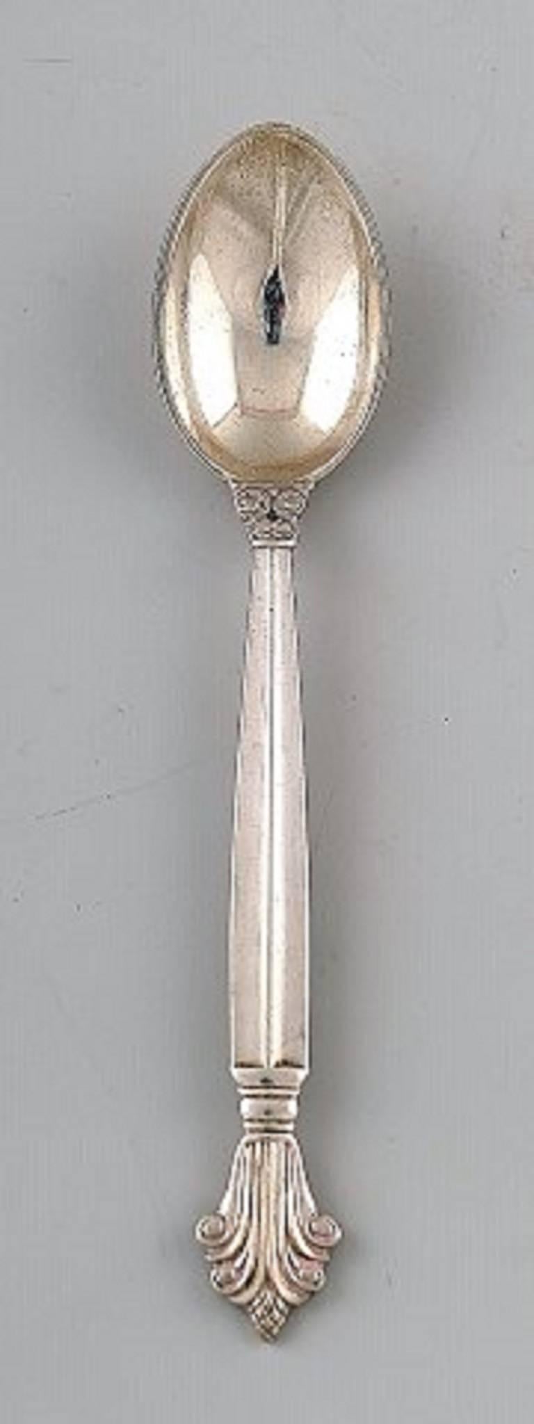 Georg Jensen silverware, Georg Jensen pattern Acanthus.

Designed by Johan Rohde.

Four mocha spoons.

Length 9.5 cm.

In excellent condition.

Early stamp.