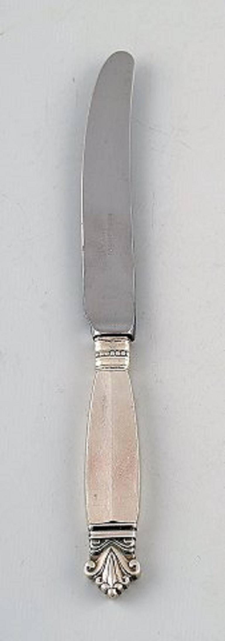 5 Early Georg Jensen Acanthus sterling silver, five fruit knives.

Measures 17 cm.

Stamped.

In very good condition.