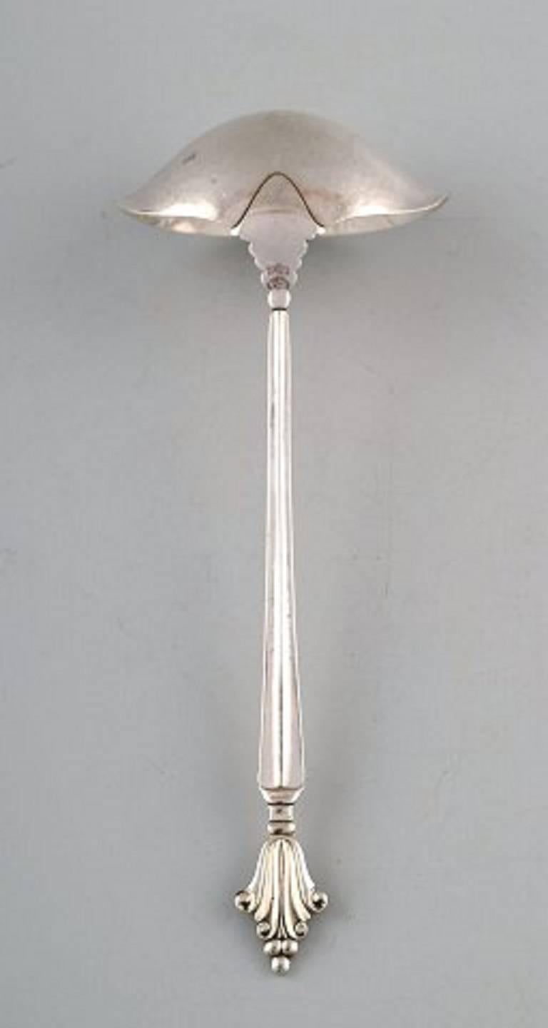 Georg Jensen sauce ladle in full sterling silver, silverware, Georg Jensen Acanthus.

Designed by Johan Rohde.

Measures: Length 20 cm.

In very good condition.

Stamped.