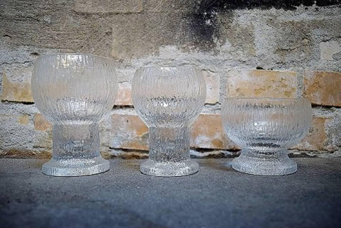12 glass Iittala Ultima Kekkerit glass service, modern Finnish glass, designed by Timo Sarpaneva.

Complete glass service for 4 people.

Consisting of four red wine glasses (14 x 10 cm.) four white wine glasses (11 x 9 cm.) four dessert bowls