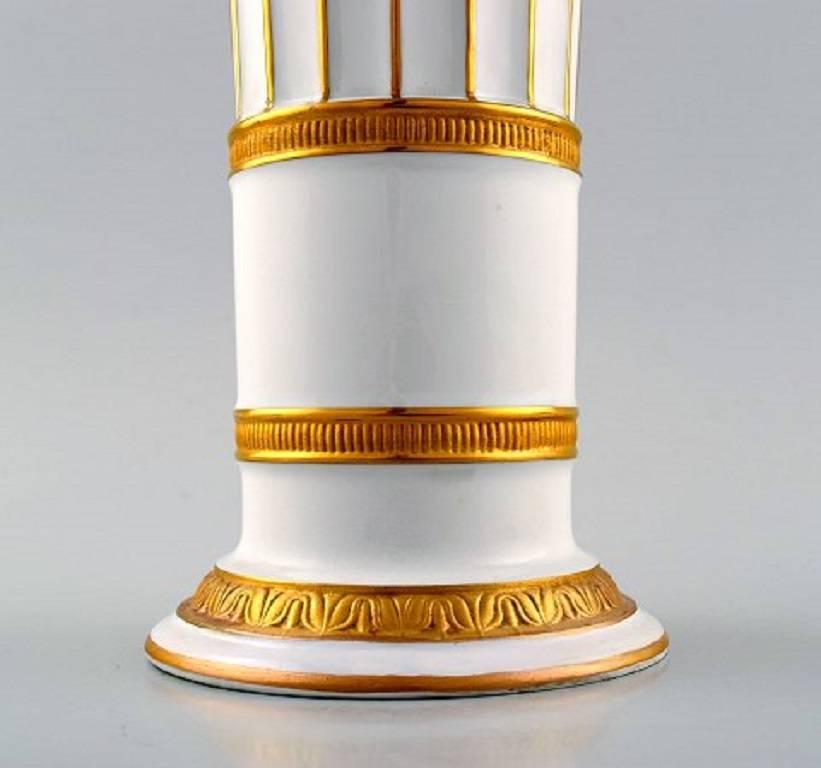 Royal Copenhagen-Vase mit Golddekoration in Trompetenform, Royal Copenhagen (Dänisch) im Angebot