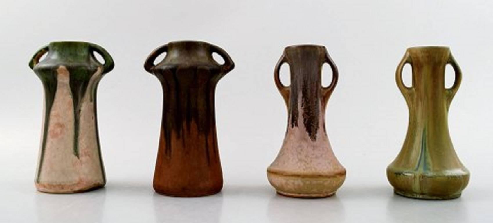 Collection de vases en poterie d'art française, boîtes à couvercle, Denbac, 

vers les années 1940. Estampillé.

Les plus grandes mesures : 12.5 cm. X 11 cm.

En parfait état.