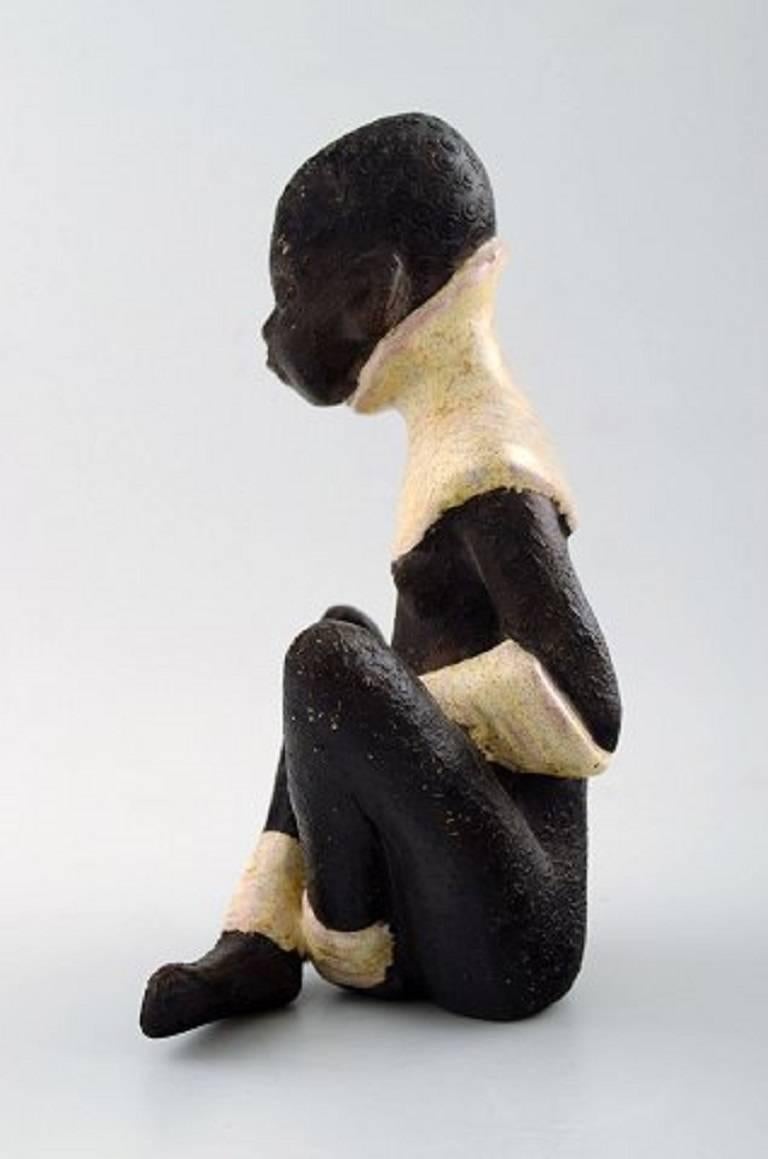 Ceramic figure, Austria, circa 1940s.

Measures: 18 cm. X 10 cm.

In perfect condition.

Stamped: Made in Austria.