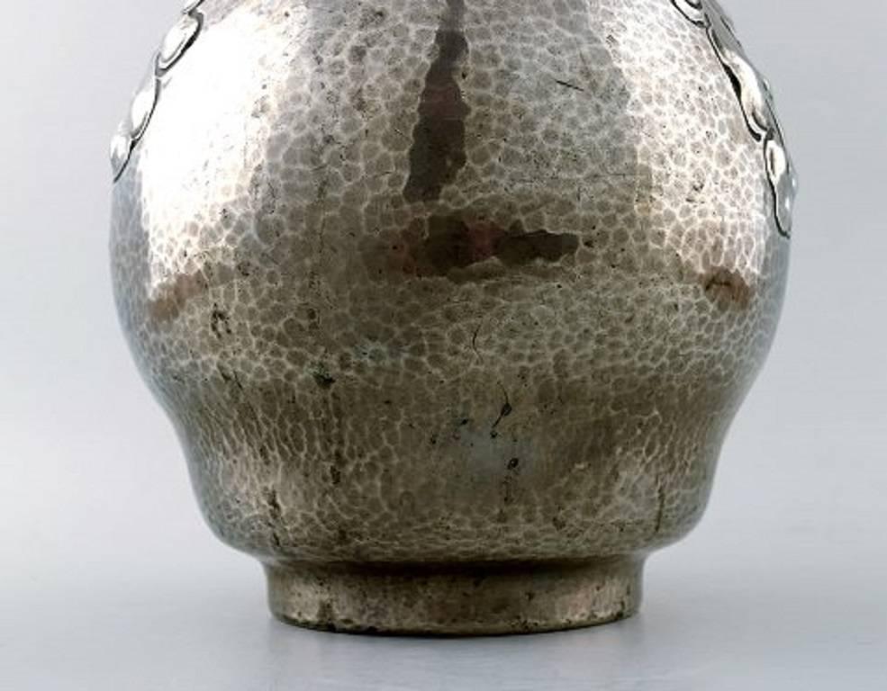 Art Nouveau Vase in Hammered Tin/Pewter, Early 20th Century For Sale 1