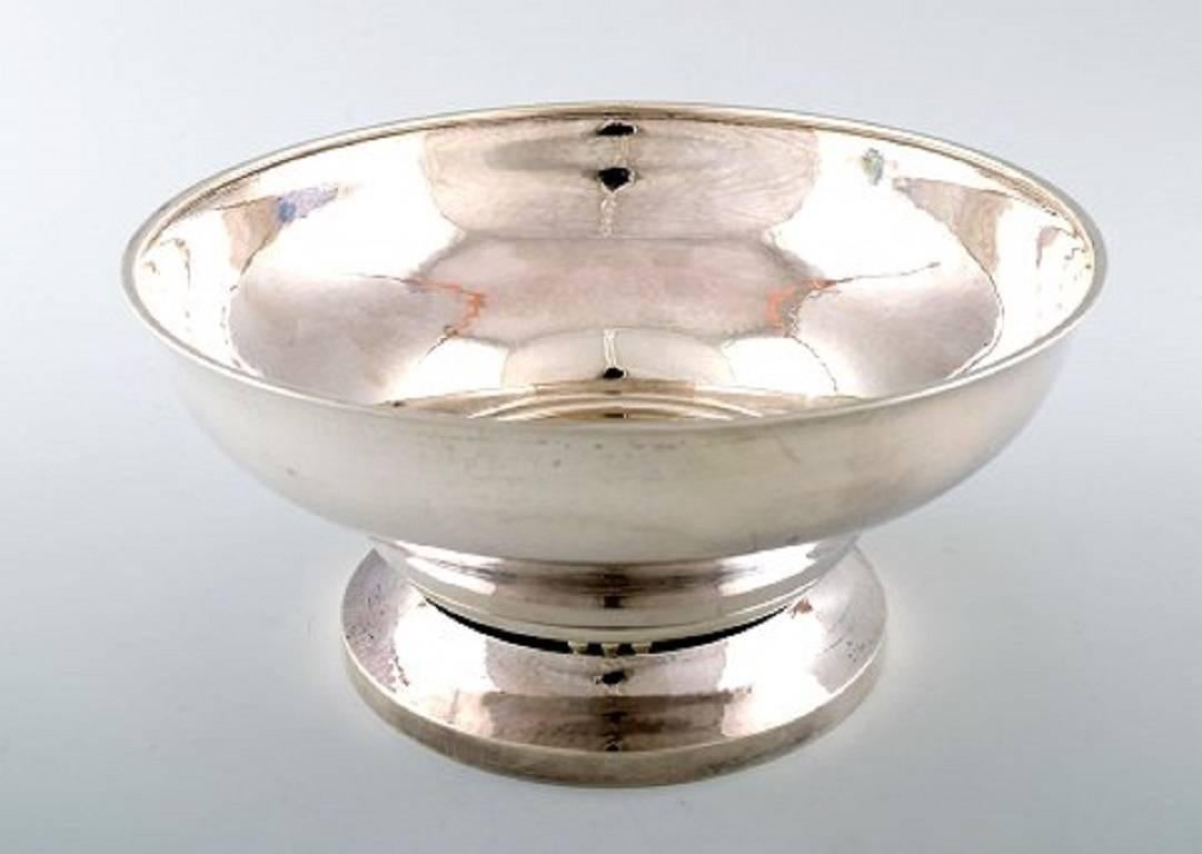 Georg Jensen, large beaded compote.

Sterling silver bowl with pierced edge. 

Produced by Georg Jensen, circa 1915-1927. 

Design 414 c.

Measures: Diameter 22 cm, height 10.7 cm.

In very good condition.

Stamped.