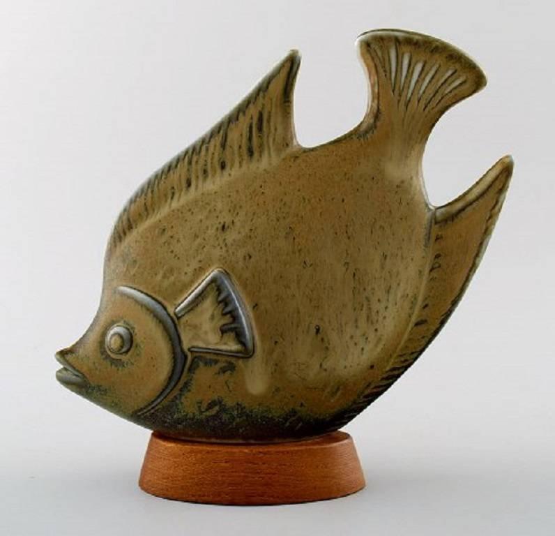 Rörstrand stoneware figure by Gunnar Nylund, fish.

In perfect condition. 1st. factory quality.

Measures 17 x 15 cm.