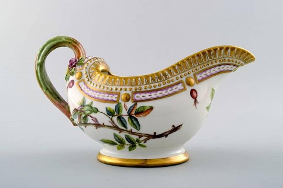 Rare Royal Copenhagen Flora Danica antique gravy boat.

Measures: Height 12 cm x length 20 cm.

In perfect condition.

circa 1890s.