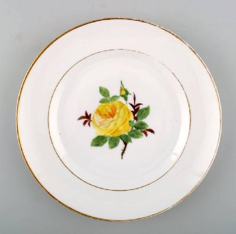 Four antique Royal Copenhagen flat plates in flora danica style.

Measures: 22.5 cm.

In excellent condition. 1st. factory quality.