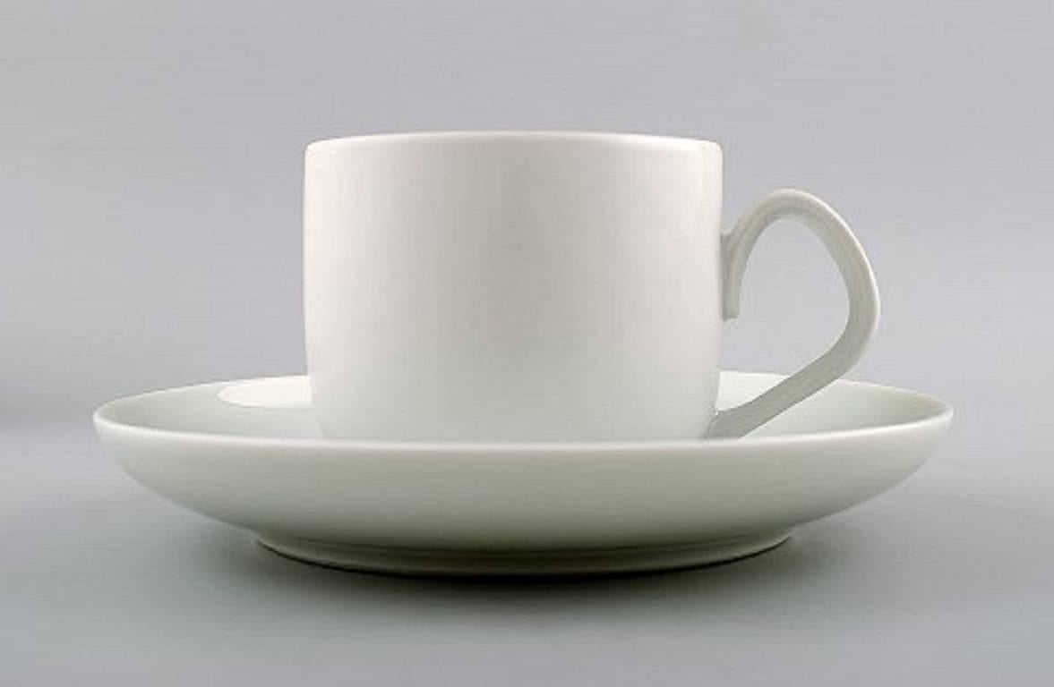 Bing & Grondahl, B&G, White Koppel, six person coffee service.

Designed by Henning Koppel.

Decoration number: 28a. and 305.

The cup's diameter is 7 cm.

1st. factory quality.

Perfect condition.