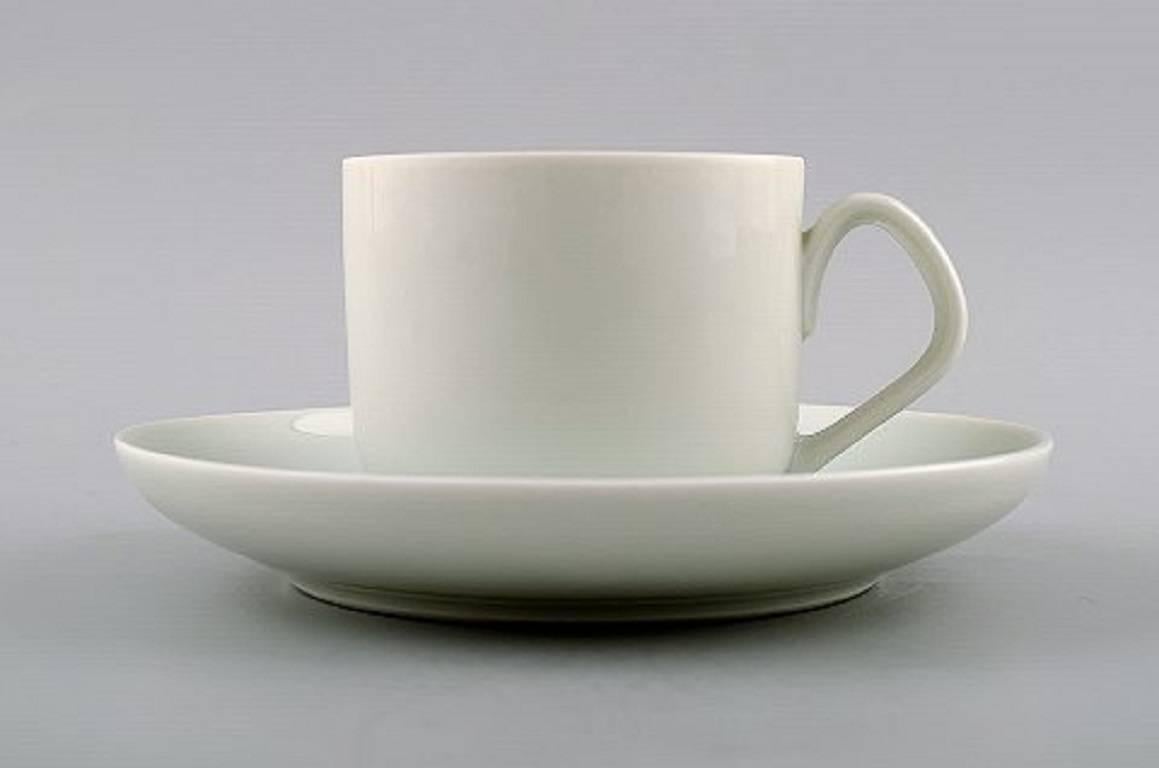 Bing & Grondahl, B&G, white Koppel, five person coffee service.

Designed by Henning Koppel.

Decoration number: 28a. and 305.

The cup's diameter is 7 cm.

1st. factory quality.

Perfect condition.