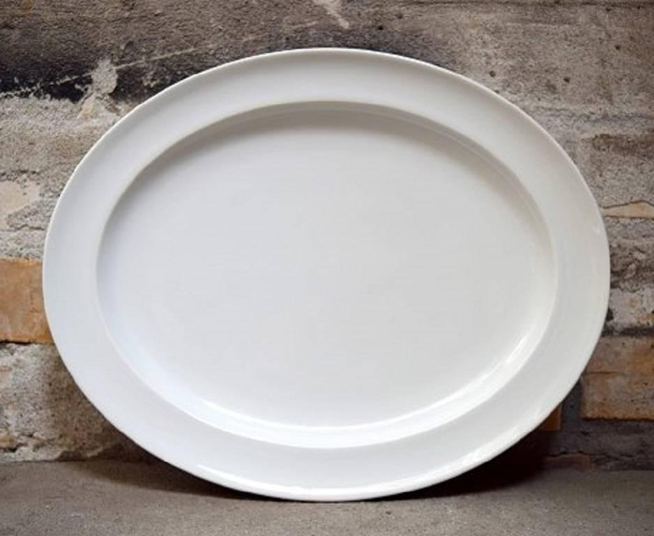 Bing & Grondahl, B&G, White Koppel, six person. Dinner service.

Designed by Henning Koppel.

Large dish measures 33 cm. X 26 cm. 

Large bowl measures 33 cm. X 8.5 cm.

1st. factory quality.

Perfect condition.