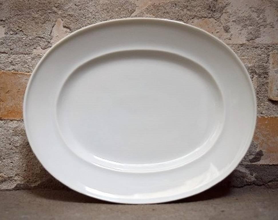 Bing & Grondahl, B&G, White Koppel, 4 person. Dinner service. 11 parts.

Designed by Henning Koppel.

The dinner plate measures 24.5 cm. Deep plate 21.5 cm. x 3 cm.

The bowl measures 20.5 cm. x 11 cm.

1st. factory quality.
Perfect