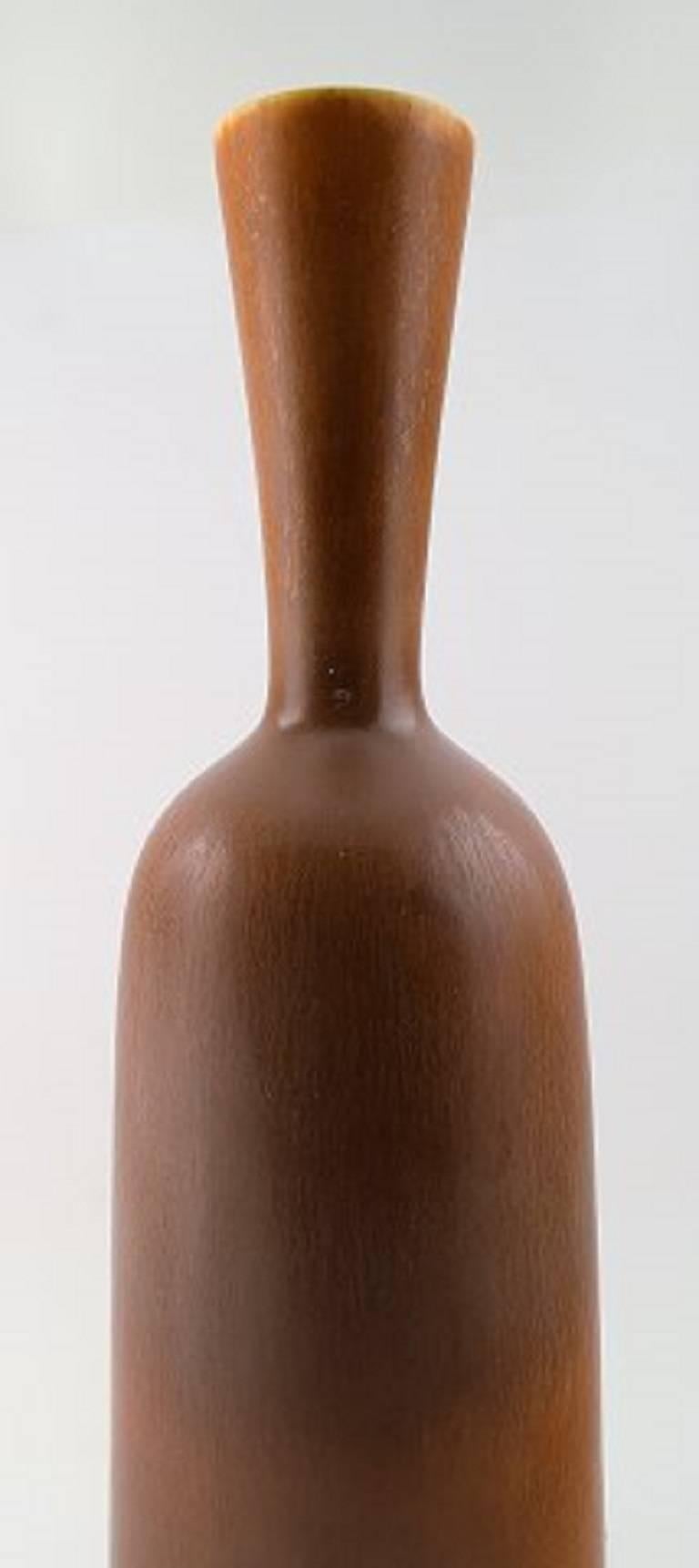 Large Berndt Friberg Studio pottery vase. Modern Swedish design. 

Unique, handmade. Fine glaze in shades of brown!

Perfect. 1st. factory quality. 

Stamped a = 1959

Size: 36 cm. height.