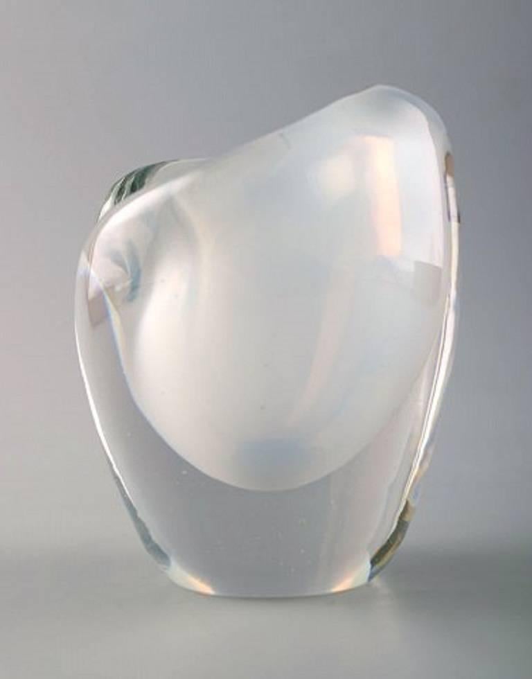 Tapio Wirkkala for Iittala.

Art glass vase.

Signed Tapio Wirkkala.

Measures: 9 cm x 7 cm.

In perfect condition.