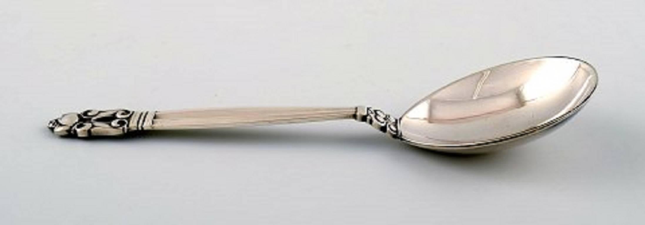 Georg Jensen "Acorn" serving spoon or salad spoon.

Designer: Johan Rohde.

Length: 16.7 cm.

Sterling silver.

Stamped.

In perfect condition.