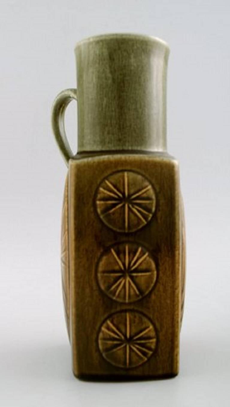 Rörstrand / Rorstrand large stoneware bottle vase or pitcher.

Beautiful glaze in green and brown shades, 

1960s.

In perfect condition.

Measures 23 cm. X 7.5 cm.