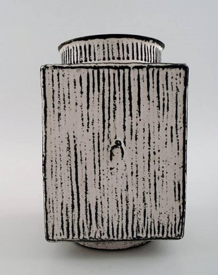 Svend Hammershøi/Hammershoi for Kähler, HAK, glazed vase, 1930s-1940s.

Designed by Svend Hammershøi. Glaze in black and gray.

Measures 17.5 x 13 cm.

Stamped.

In perfect condition.