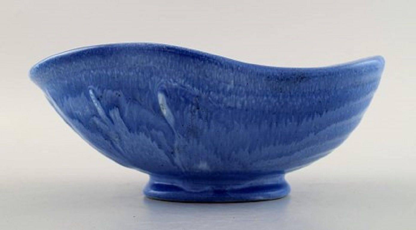Rörstrand Rorstrand, Gunnar Nylund ceramic bowl. 

Flower in relief inside.

Glaze in shades of blue!

Measures: 18.5 x 7 cm.

In perfect condition, 1st. factory quality.
