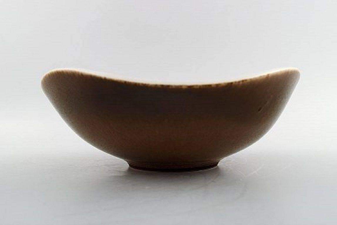 Friberg Studio large ceramic bowl. Modern Swedish design. 

Unique, handmade.

Perfect condition. 1st. factory quality.

E = 1963.

Measures: 24 cm. in diameter. 8 cm. high