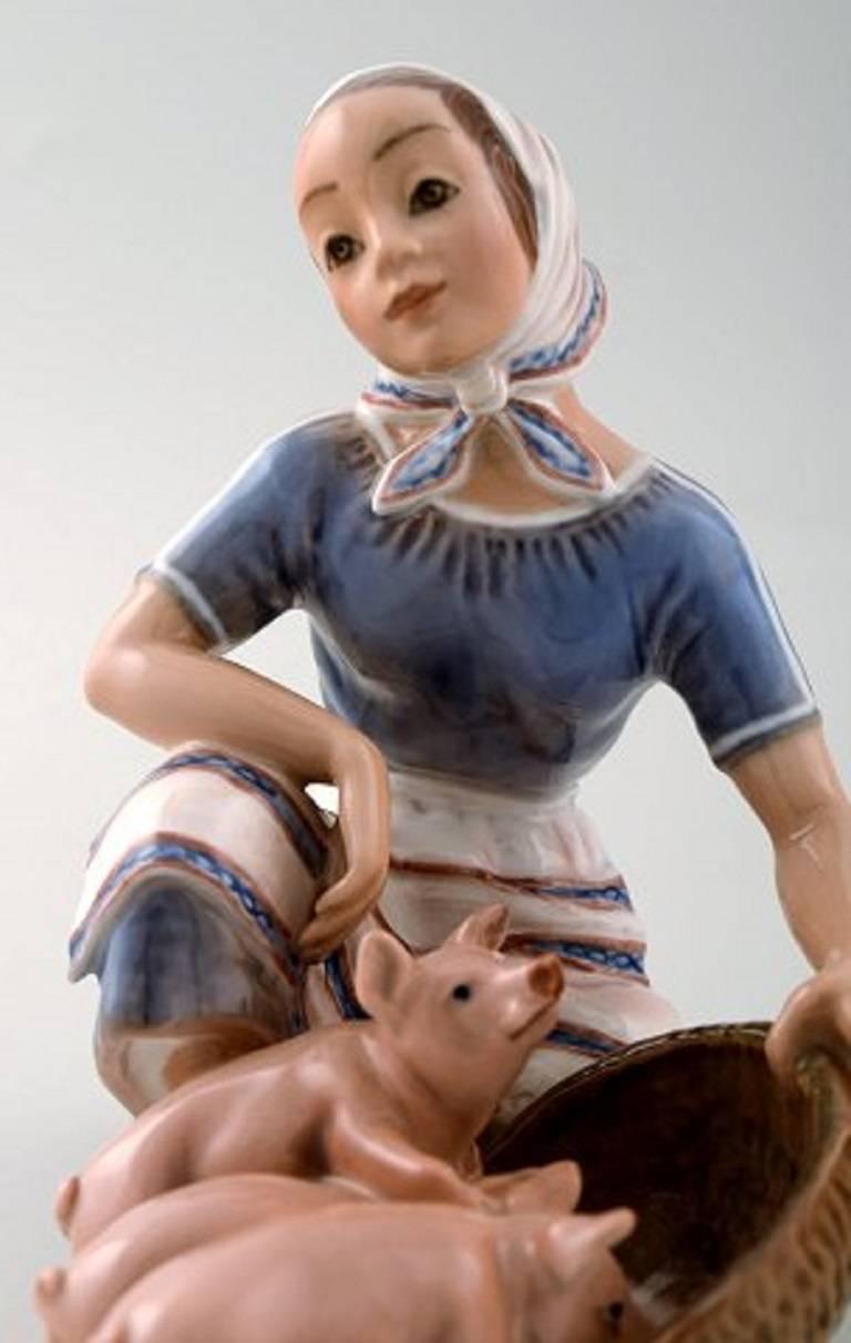 Rare Dahl Jensen No. 1313 Girl with piglets by Linda Roerup.

1st. factory quality. In perfect condition.

Marked with royal crown and DJ Copenhagen.

Measures: 16 cm. x 13 cm.