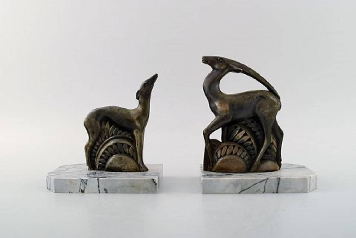 A pair of French Art Deco bookends in bronze on marble base.

Measures: 16 cm. X 13.5 cm.

Unstamped.

In very good condition with beautiful patina.