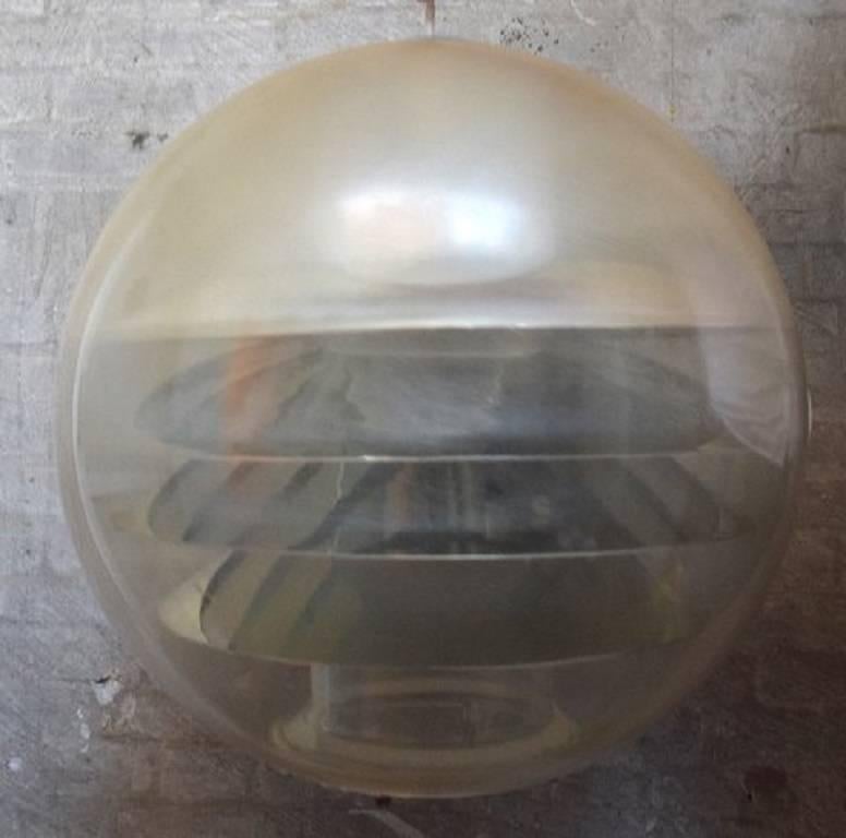 Poul Henningsen / Verner Panton style large ceiling lamp in Plexiglas with four lamellae inside.

Absolutely beautiful and modern lamp.

Danish design, 1950s-1960s.

Measures: 60 x 63 cm.

In very good condition.

Two lamps available.