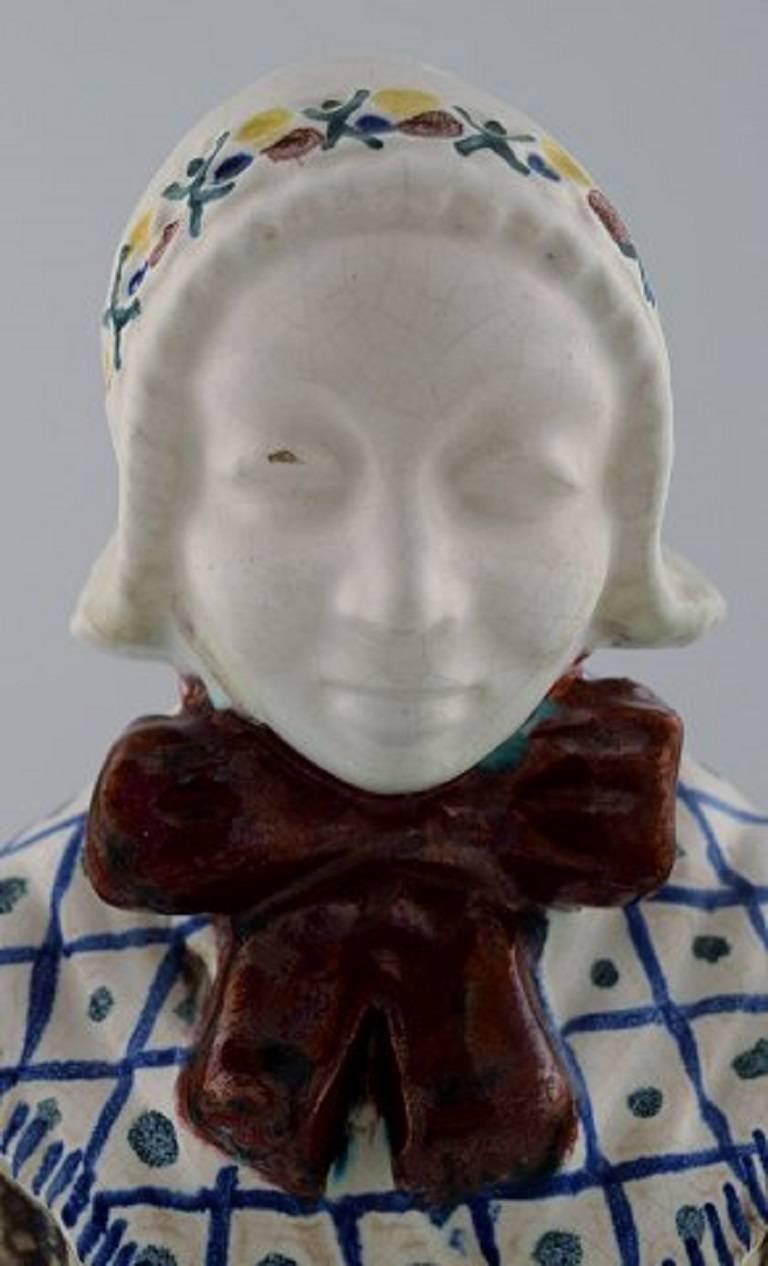 Michael Andersen Ceramics from Bornholm. Large Figure of Woman with Songbook In Excellent Condition For Sale In Copenhagen, DK