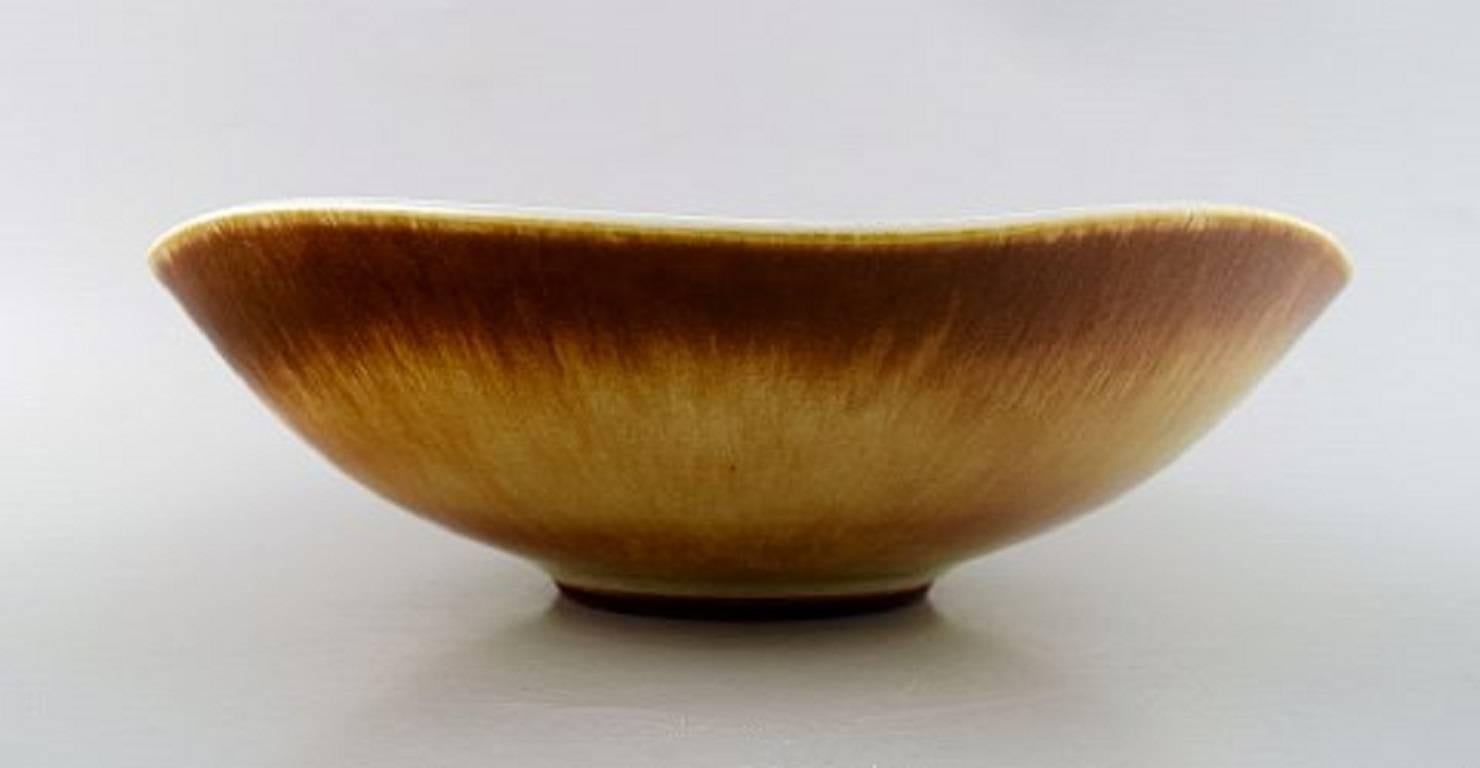 Berndt Friberg studio large ceramic bowl. Modern Swedish design. Unique, handmade.

Fantastic glaze in shades of brown!

Perfect. 1st. factory quality. 

Signed. Year letter H = 1966.
Measures: 23.5 cm. x 8 cm.
