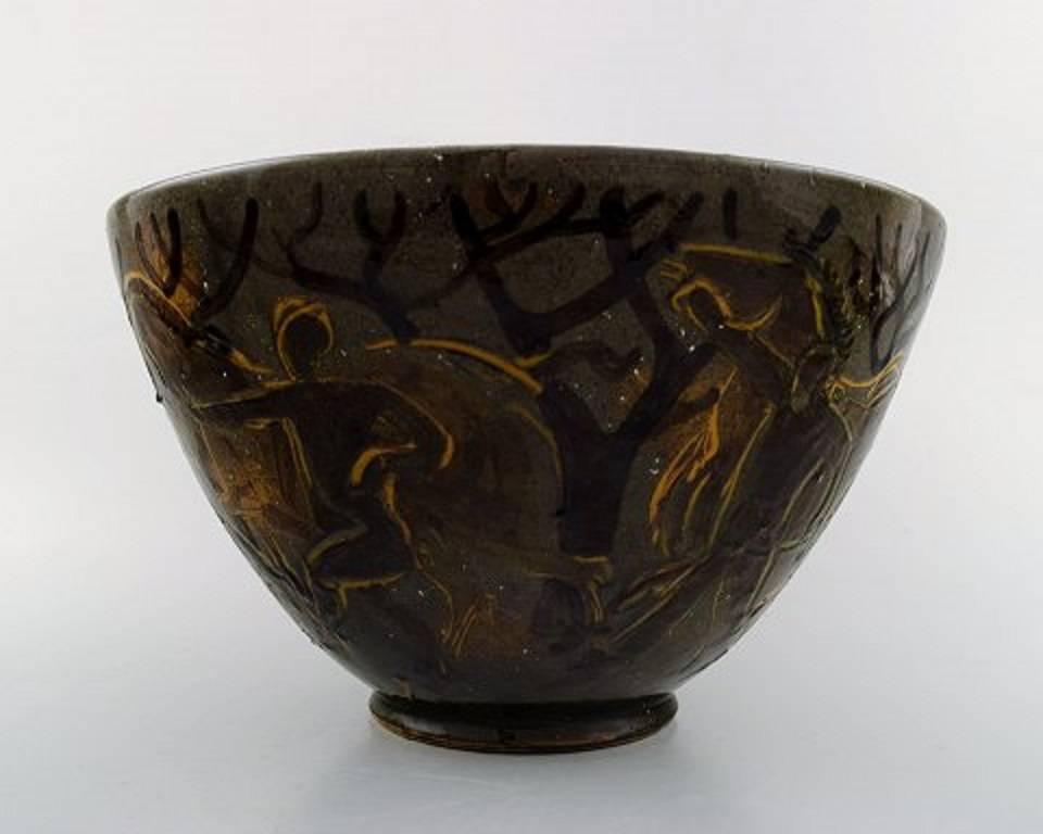 Unique Helge Daner Jensen for Kähler. Ceramic bowl decorated with men and horses, circa 1920s.
Provenance: Private Danish collection of Kähler ceramics.
Glaze in brownish shades.
In perfect condition.
Measures 26 x 16 cm.
Stamped.