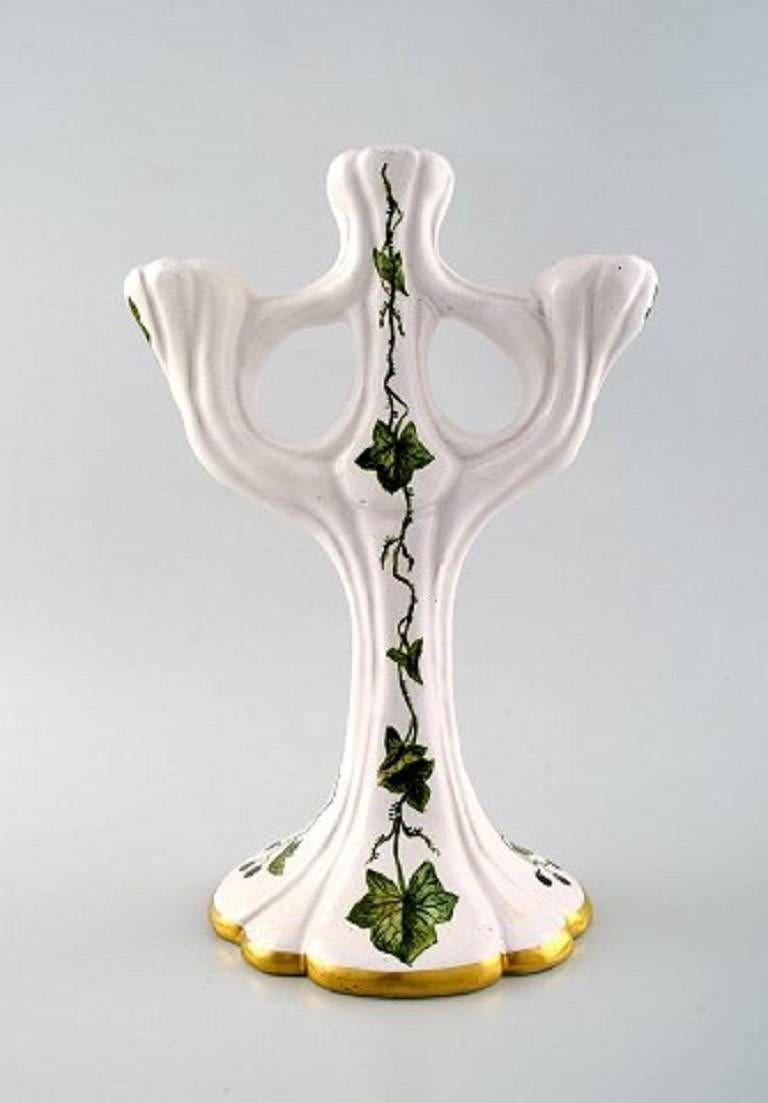 Signe Steffensen for Kähler, a pair of candelabra of ceramics, decorated with glaze in white and green shades.
Designed by Signe Steffensen, circa 1920, signed HAK and SS.
Provenance: Private Danish collection of Kähler ceramics.
Measures: 26.5