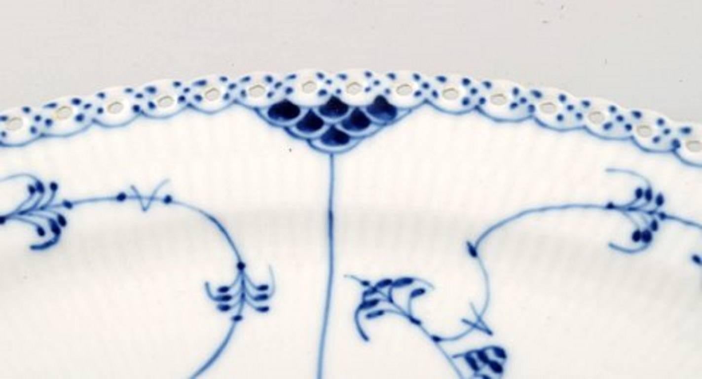 Royal Copenhagen blue fluted full lace, large platter.
Decoration number 1/1148 or 375.
Measures: Length 36 cm, width 28 cm.
Perfect condition, first factory quality.
