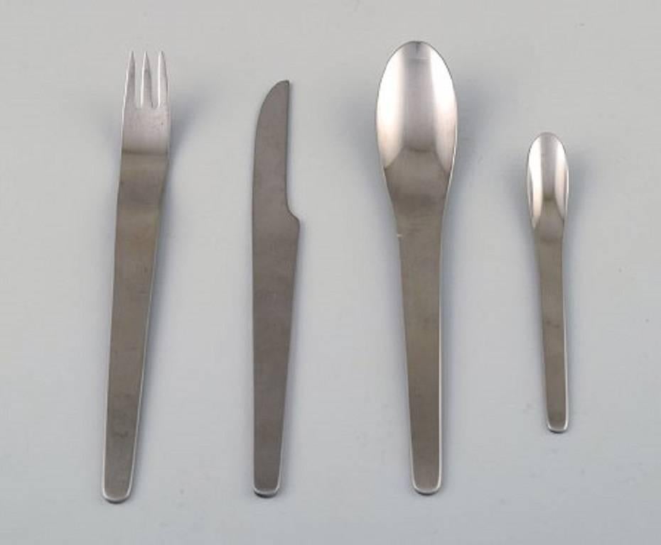AJ Cutlery by Arne Jacobsen, 1957. Georg Jensen.
Complete dinner service for twelve people. A total of 48 parts.
Knife measures: 19.8 cm.
Perfect condition.
More parts available.
Stamped.
AJ cutlery by Arne Jacobsen, 1957. The cutlery was