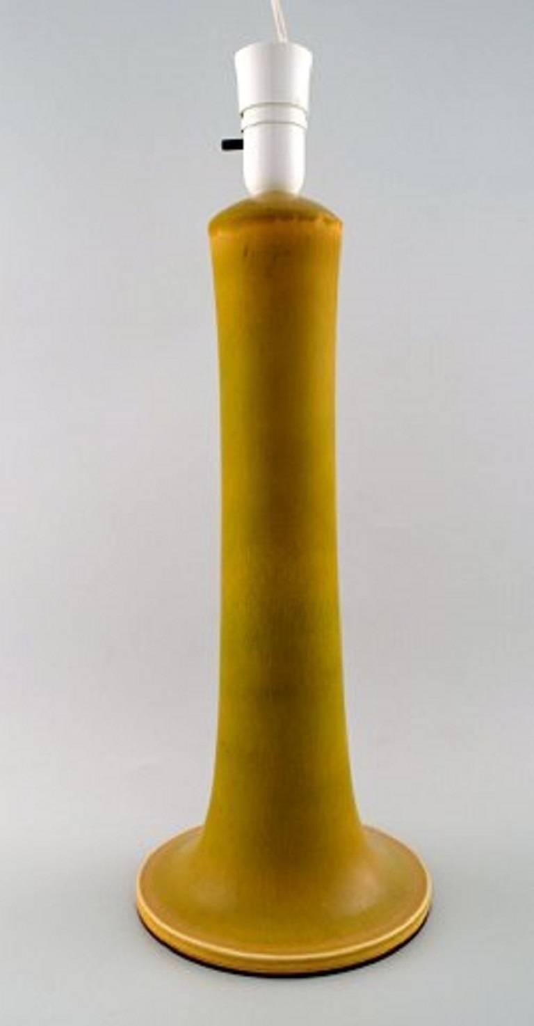 Berndt Friberg Studio large ceramic lamp. Modern Swedish design. 
Unique, handmade, circa 1950s.
Fantastic glaze in yellow shades / solfatara glaze.
Perfect condition. 1st. factory quality.
Measures: 40 cm. 49 cm. incl. socket.