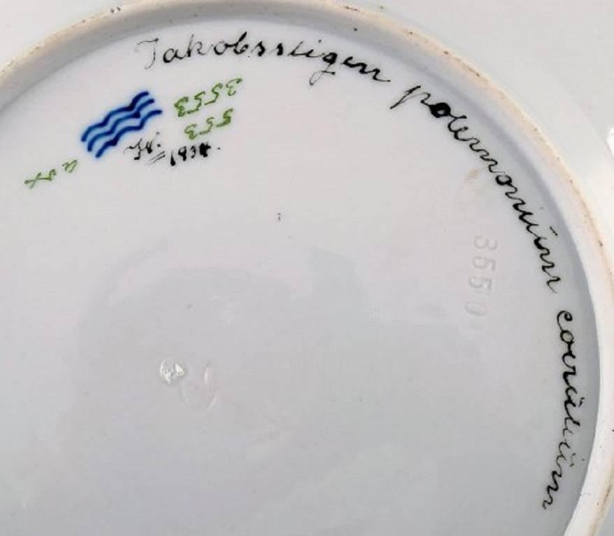 Royal Copenhagen flora Danica lunch plate.
Model Number 20/3553.
21.5 cm. in diameter.
Dated 1938.
Second, in perfect condition.