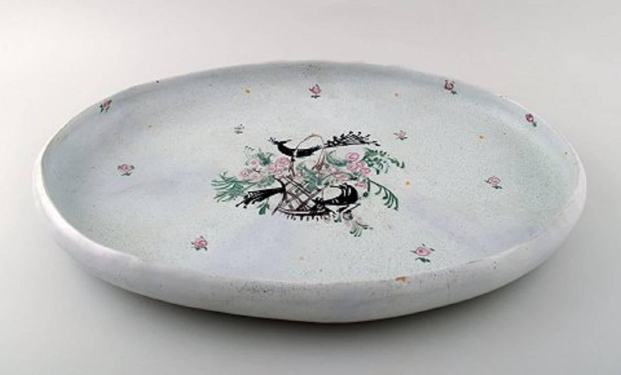 Bjørn Wiinblad, rare and early unique large oval platter decorated with flower basket and peacocks, Bjørn Wiinblad, circa 1945-1950.
Measures: Length 46 cm x 30 cm wide x 4 cm. high.
In very good condition.
Unsigned.