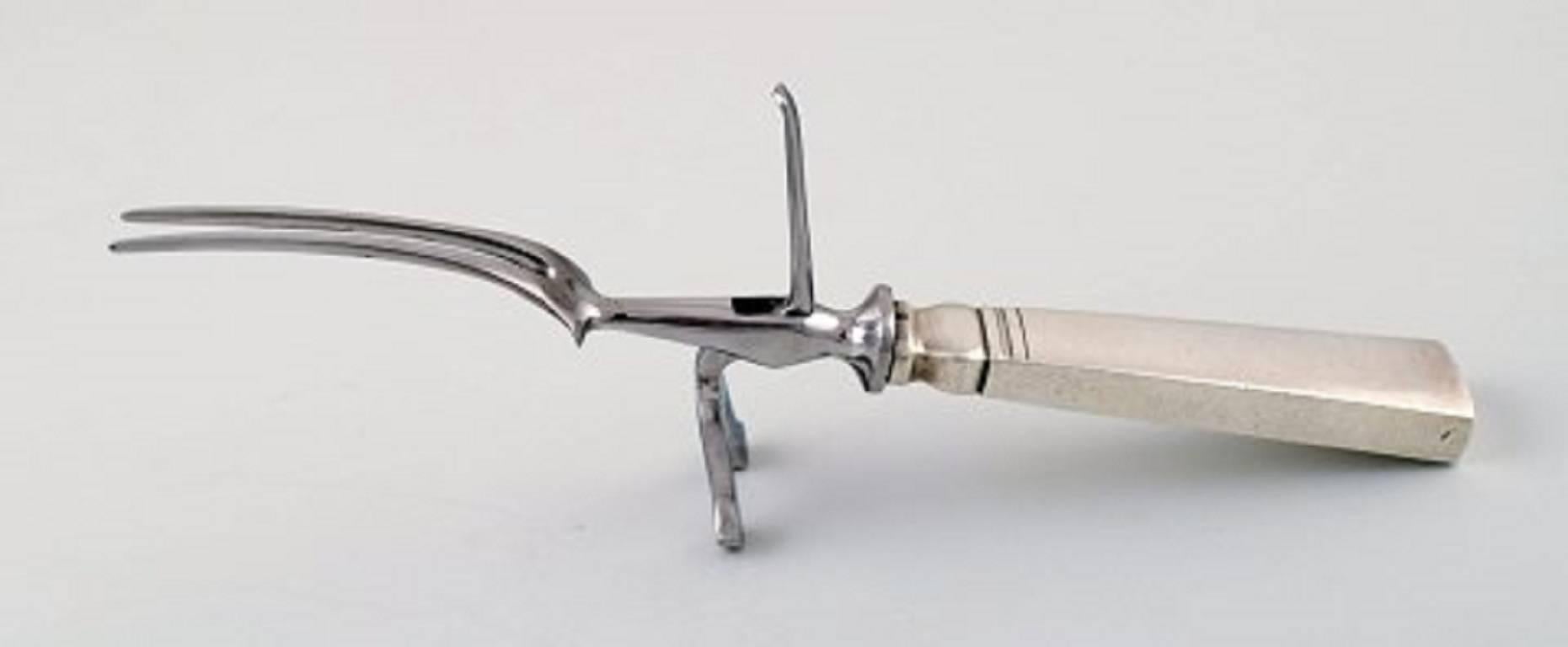 Georg Jensen sterling silver block / acadia carving set.
Measures: knife 26 cm.
Designed by Just Andersen, 1934.
In perfect condition.
Stamped.