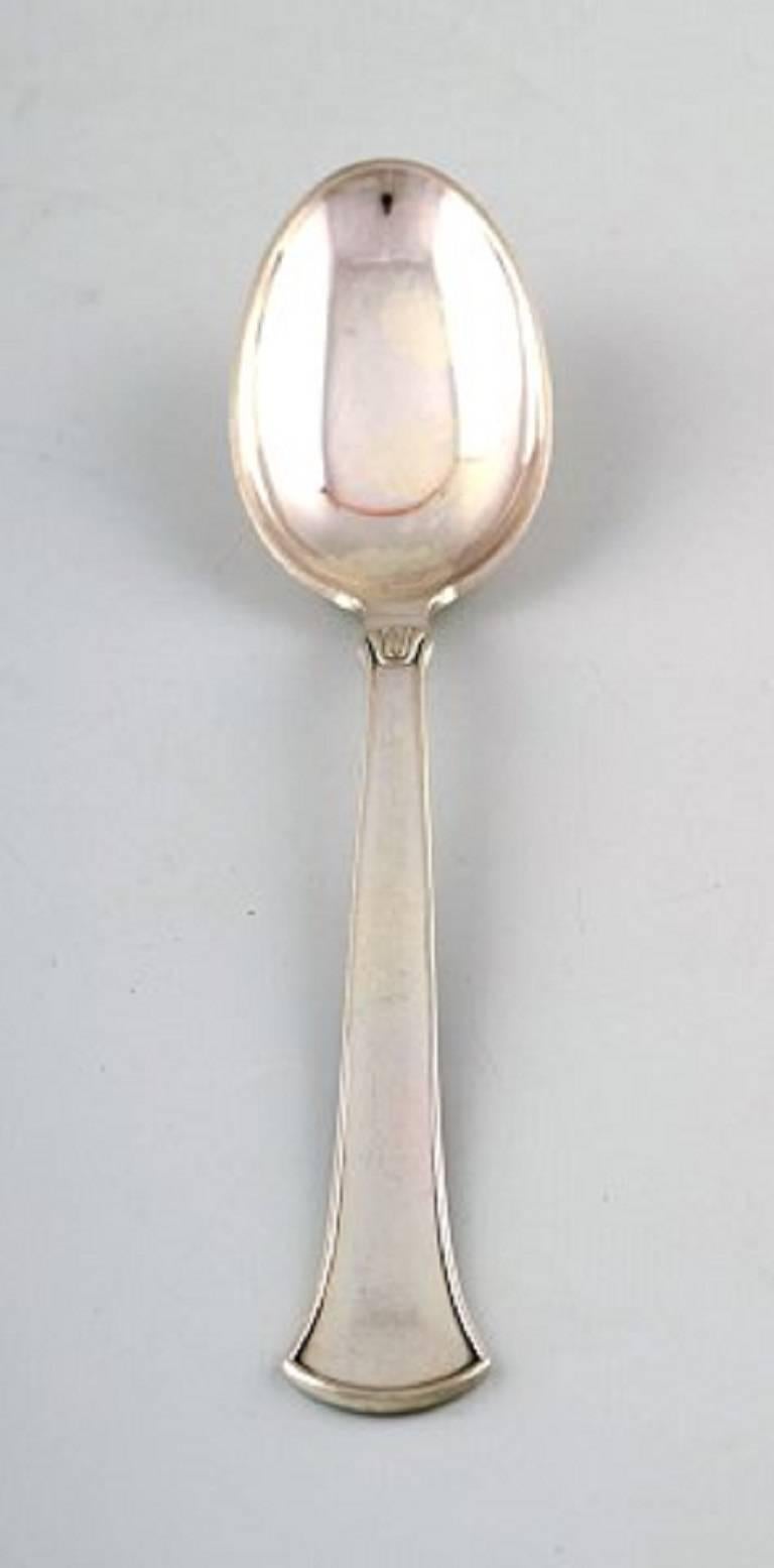 Hans Hansen silverware number 5, seven dessert spoons in sterling silver.
Measures: 17 cm.
Perfect condition.
Stamped.