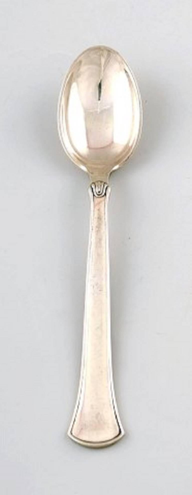 Hans Hansen silverware number 5 in sterling silver. Seven tea spoons.
Measures: 11 cm.
Perfect condition.
Stamped.