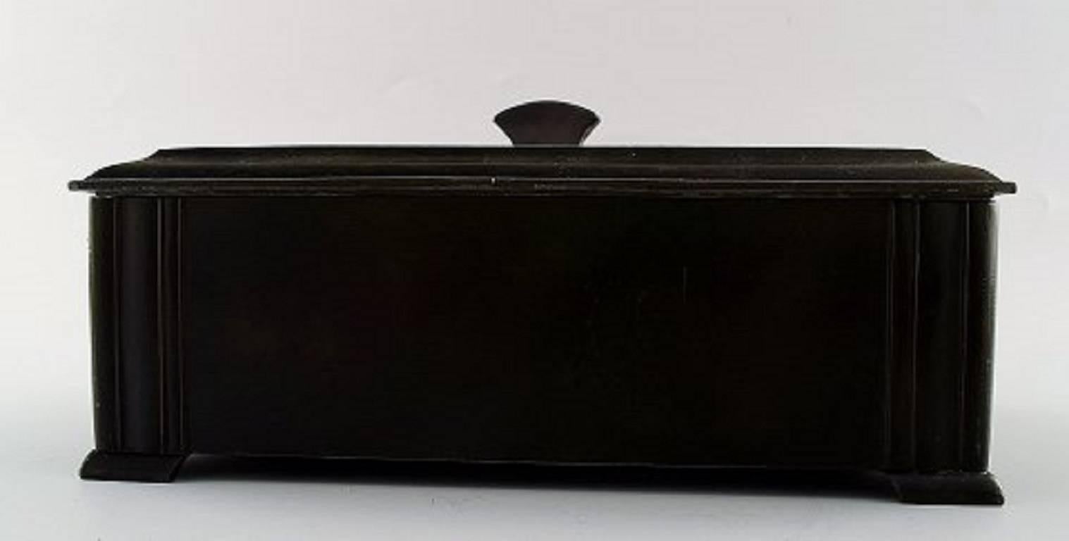 Just Andersen Art Deco patinated bronze box, number D 1603.
Stamped. 1930s-1940s.
Very good condition, beautiful patina.
Measures: 35 cm. x 12 cm. x 10 cm. high.