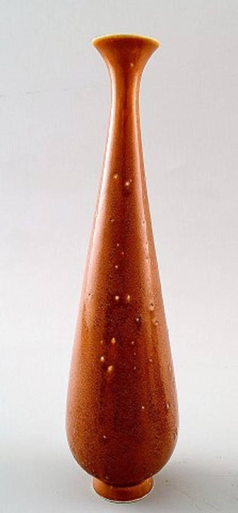 Yngve Blixt for Höganäs, collection of unique ceramic vases in brown glazes.
Sweden 1950-1960s.
Stamped.
The tallest measures 18 cm.