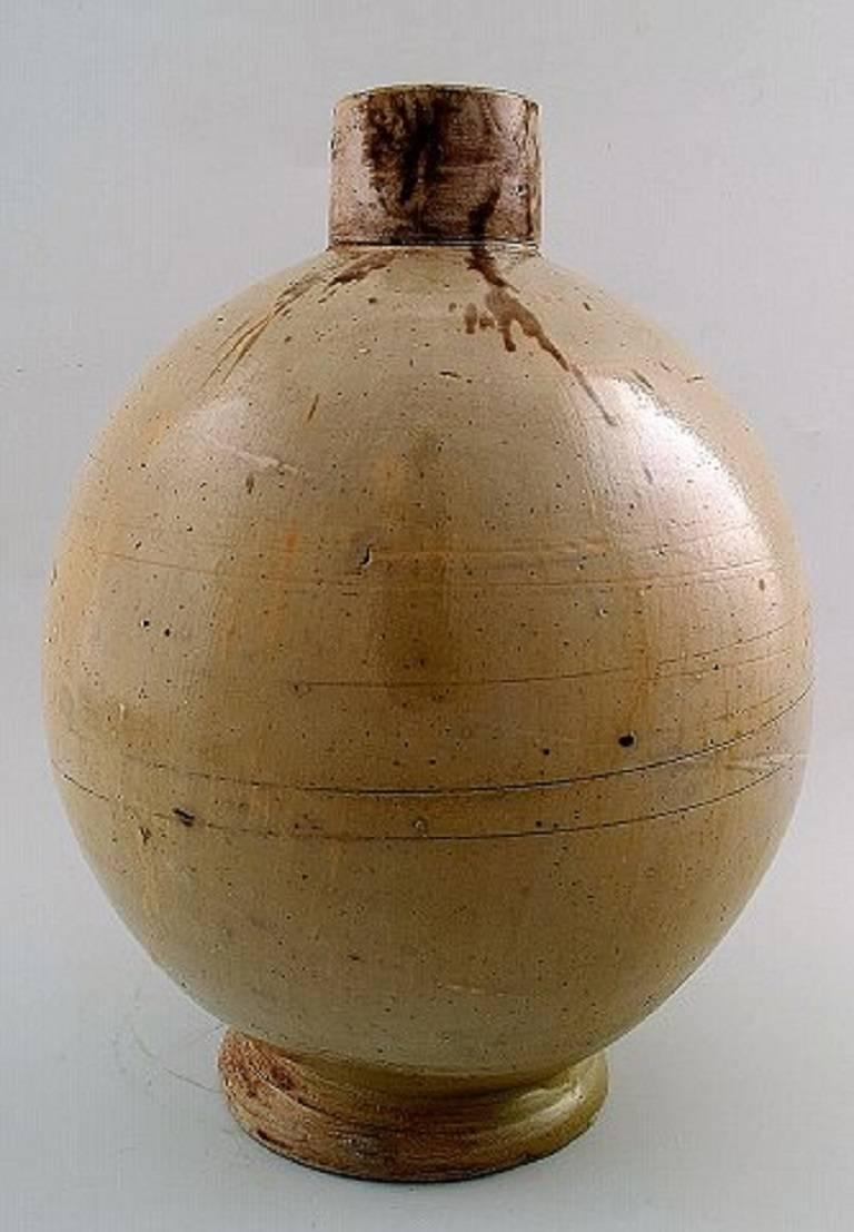 French ceramist. Ceramic vase in stylish design.
1940s-1950s.
Measures 27 cm. x 20 cm.
In perfect condition.