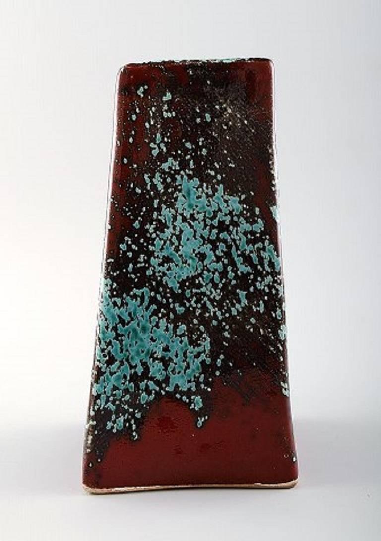 Français Vase en céramique unique réalisé par le céramiste suédois Hans Hedberg, 1970 en vente